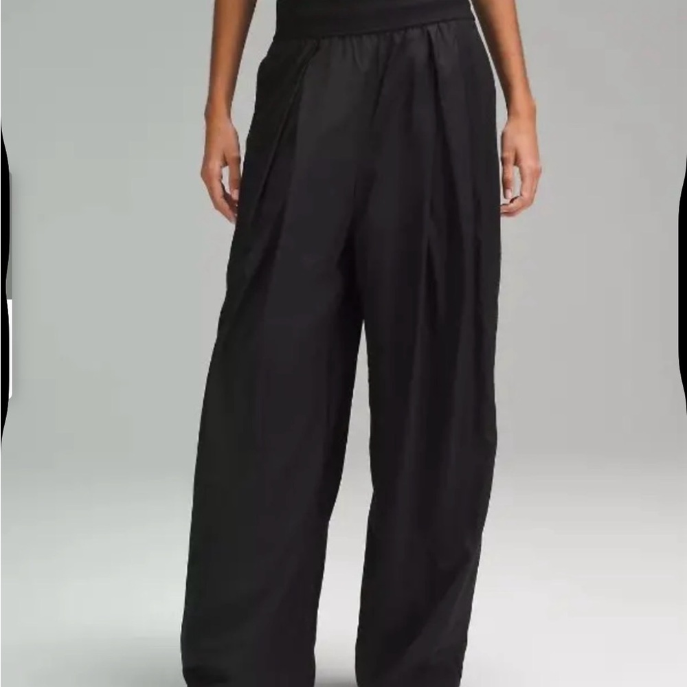 Lululemon black lightweight  tennis track pants